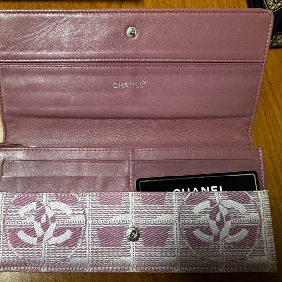 CHANEL Gorgeous Pink Chanel Wallet in Very Good Condition - Picture 8 of 8